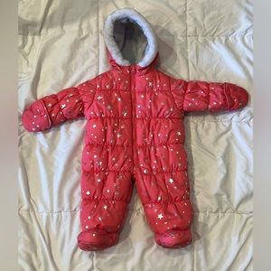 Carter’s puffy baby age 6-9 snowsuit / bunting (great condition)
